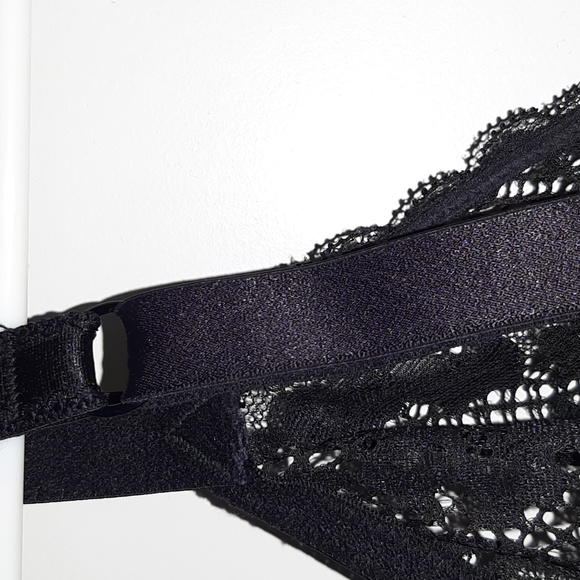 Black Bra - Picture 6 of 7